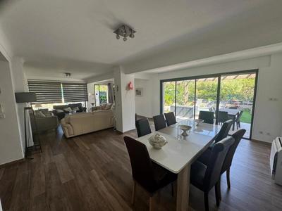 Villa - 200 m² - 5 pièces