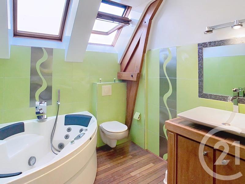 Maison - 243 m² - 9 pièces