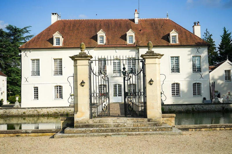 Château - 1 242 m² - 20 pièces
