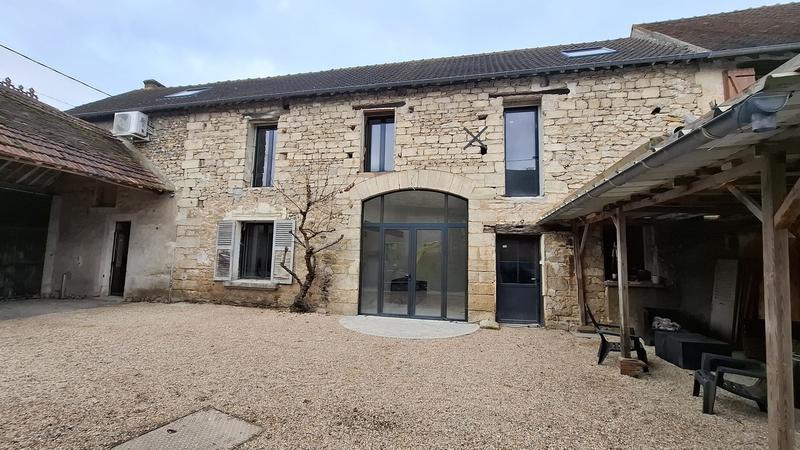 Maison - 216 m² - 9 pièces