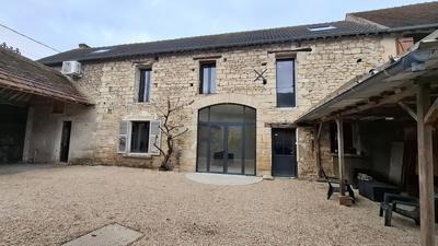 Maison - 216 m² - 9 pièces