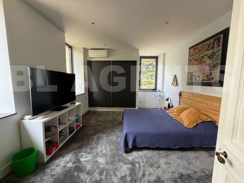 Demeure - 390 m² - 5 pièces