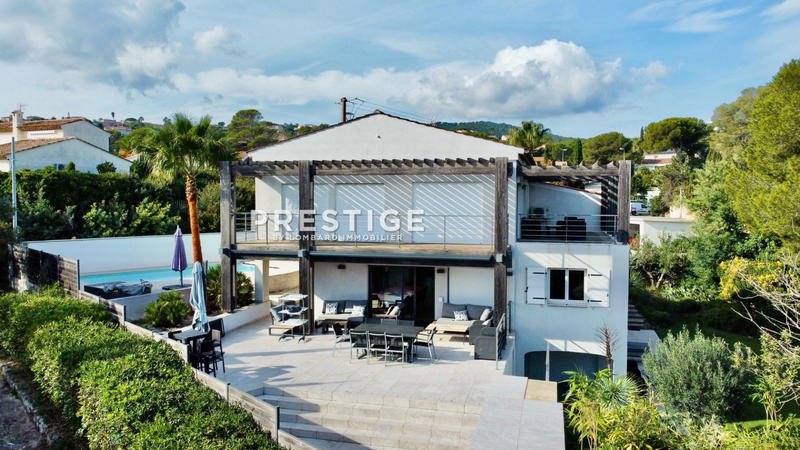 Maison - 255 m² - 8 pièces