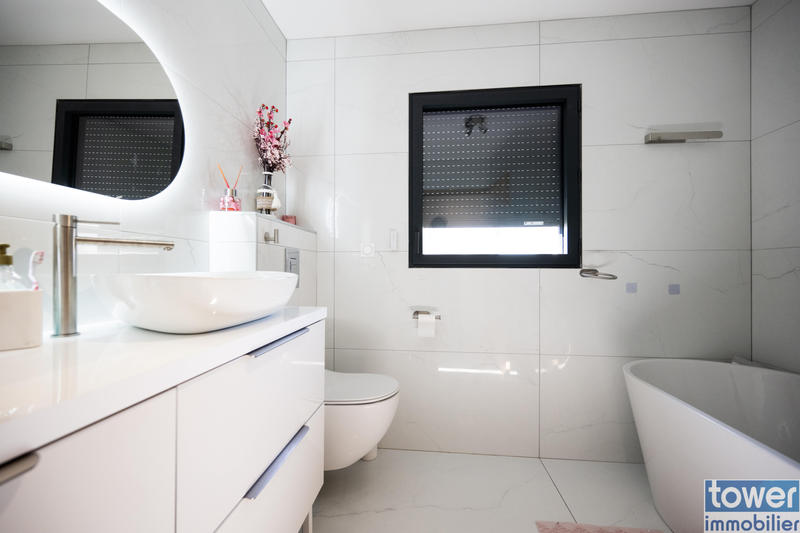 Maison - 200 m² - 6 pièces