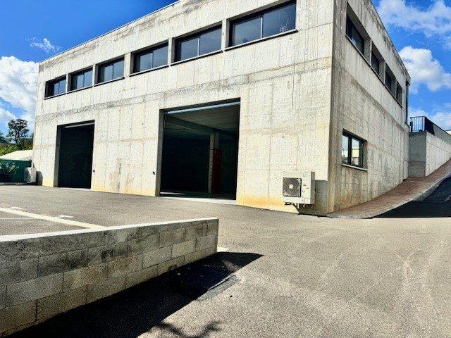 Local d'activités - 272 m²