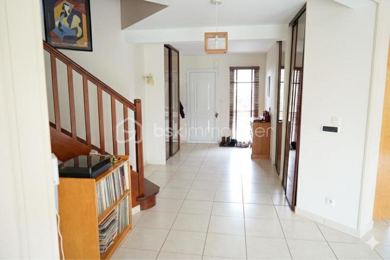 Maison - 230 m² - 9 pièces