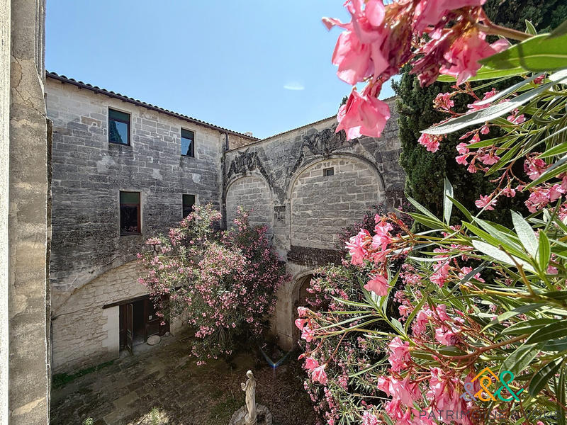 Fonds de commerce - 2 100 m²