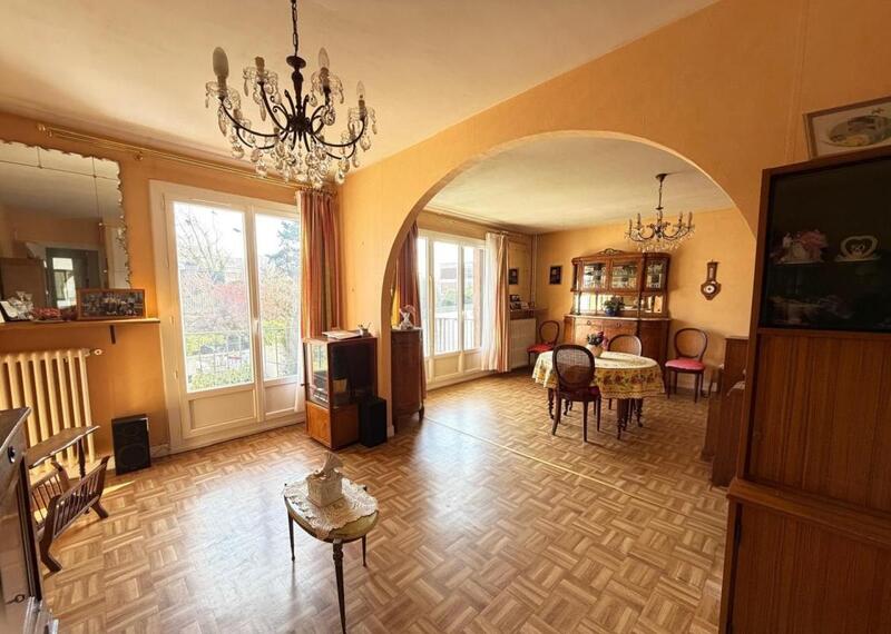 Maison - 204 m² - 7 pièces