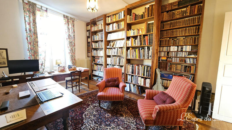 Maison ancienne - 355 m² - 8 pièces