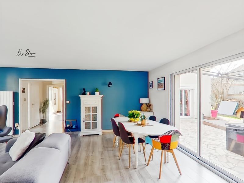 Maison - 219 m² - 8 pièces