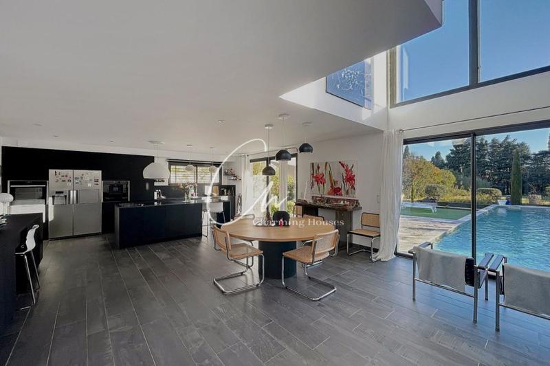 Maison - 180 m² - 5 pièces