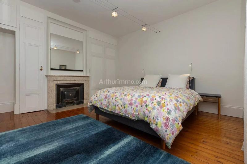 Maison - 241 m² - 10 pièces