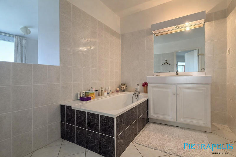 Appartement - 125 m² - 5 pièces