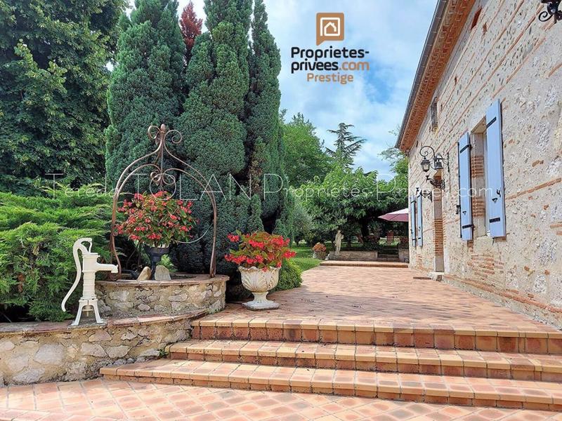 Maison - 201 m² - 6 pièces