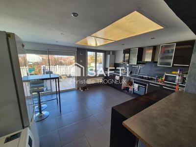 Maison - 101 m² - 5 pièces