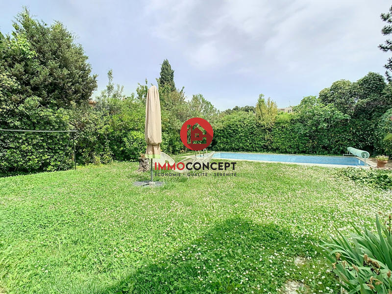 Maison traditionnelle - 157 m² - 8 pièces