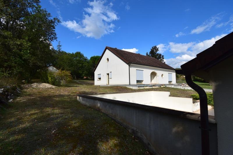 Propriété - 240 m² - 6 pièces