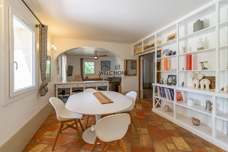 Villa - 234 m² - 8 pièces