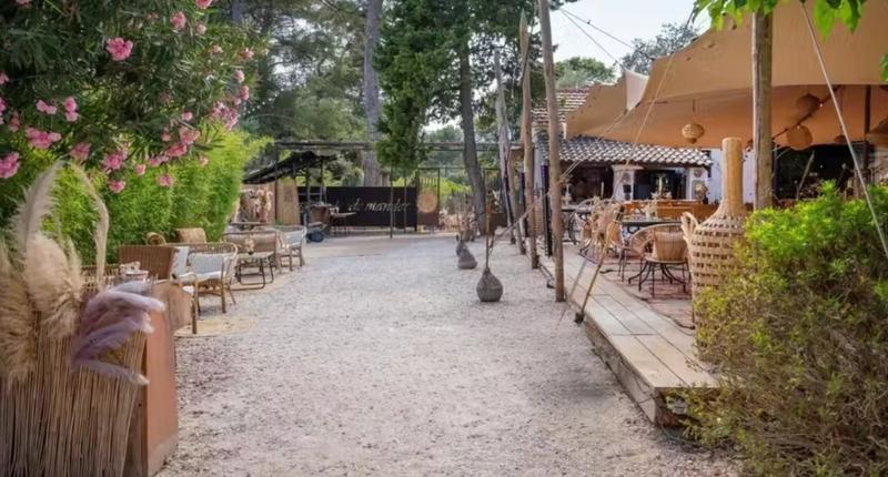 Bastide - 650 m² - 15 pièces