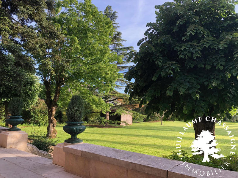 Maison traditionnelle - 290 m² - 8 pièces