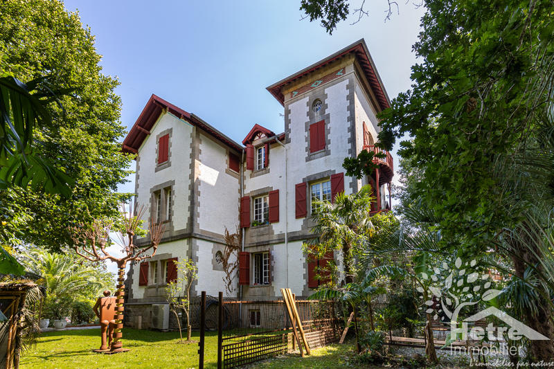 Propriété - 641 m² - 12 pièces