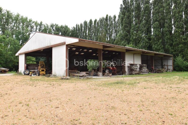 Local d'activité / Entrepôt - 2 600 m² - 10 pièces