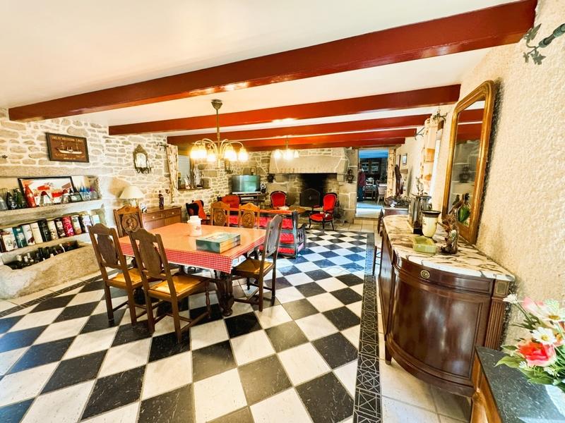 Propriété - 209 m² - 7 pièces