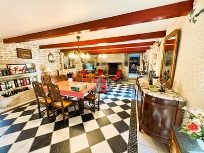 Propriété - 209 m² - 7 pièces