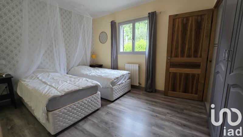 Maison - 240 m² - 8 pièces