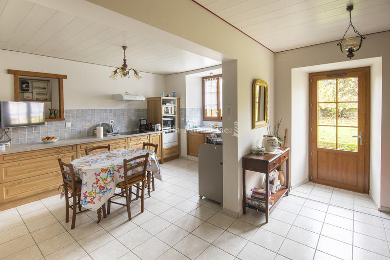 Propriété - 240 m² - 12 pièces