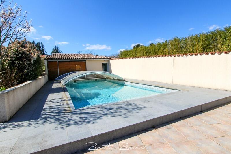 Maison - 161 m² - 9 pièces