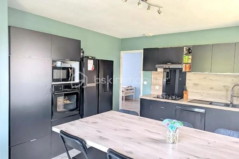 Maison traditionnelle - 160 m² - 8 pièces