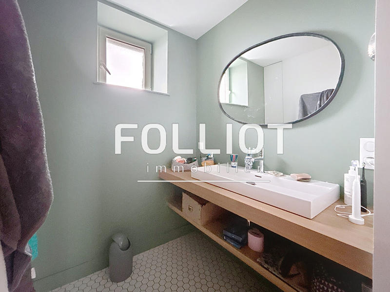 Maison - 240 m² - 8 pièces