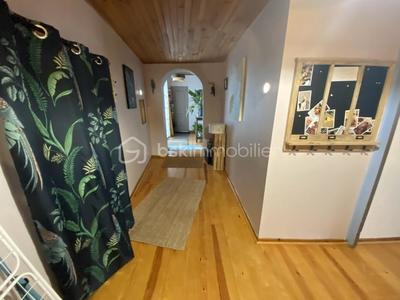 Maison - 207 m² - 8 pièces