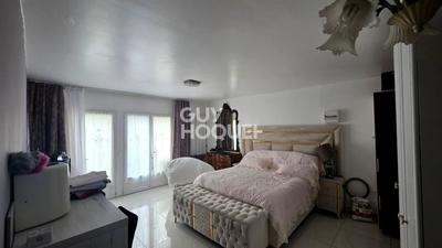 Maison - 275 m² - 12 pièces