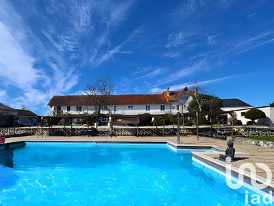 Maison - 650 m² - 25 pièces