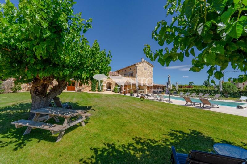 Propriété - 537 m² - 12 pièces