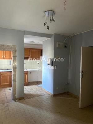 Maison - 200 m² - 14 pièces