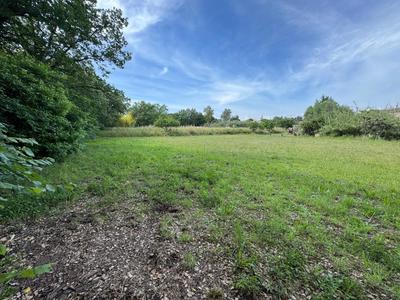 Terrain constructible - 1 055 m²