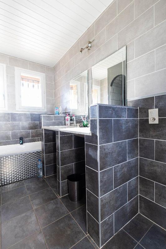 Maison - 222 m² - 8 pièces