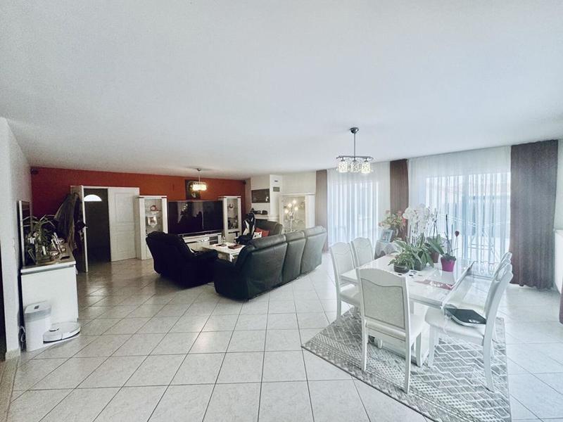 Maison - 198 m² - 8 pièces