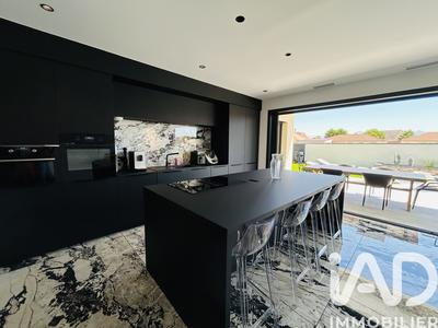 Maison - 180 m² - 5 pièces