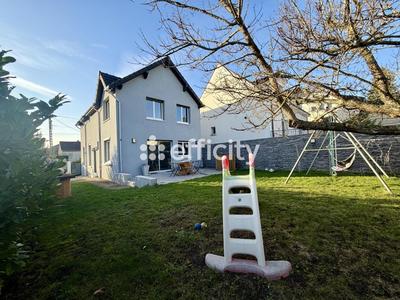 Pavillon - 120 m² - 5 pièces