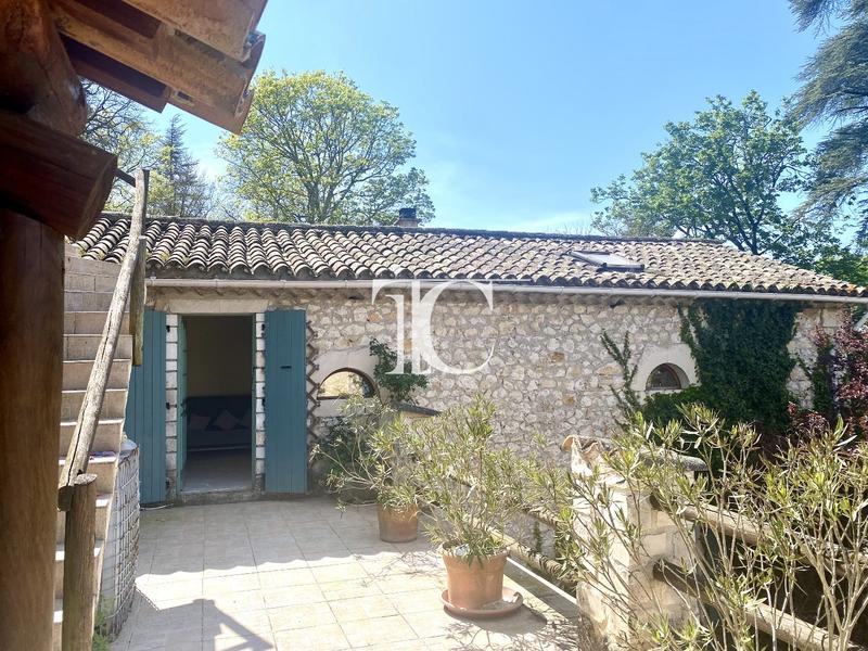 Maison - 204 m² - 9 pièces