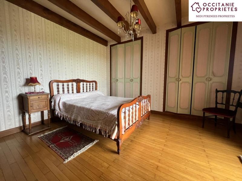 Maison - 221 m² - 8 pièces