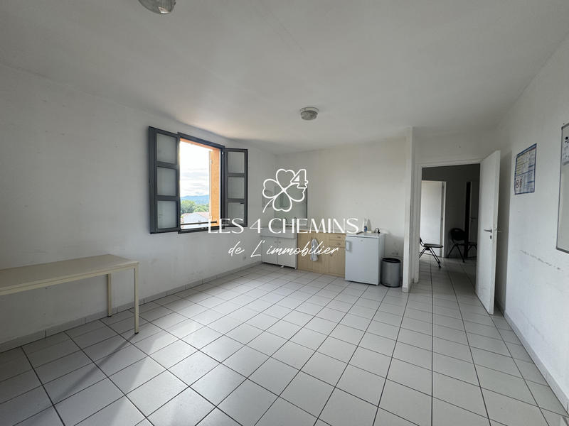 Local commercial - 77 m² - 4 pièces