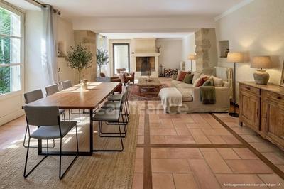 Maison - 290 m² - 8 pièces