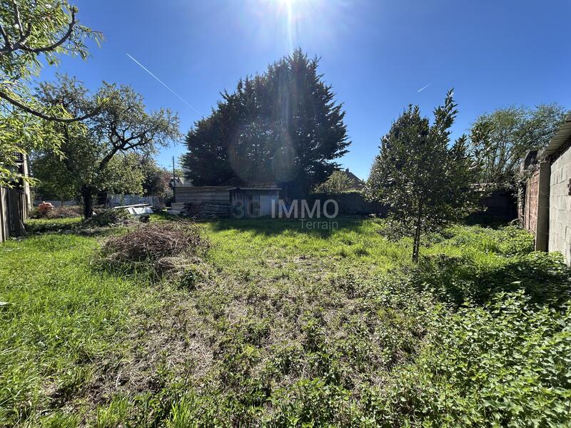 Terrain constructible - 1 000 m²