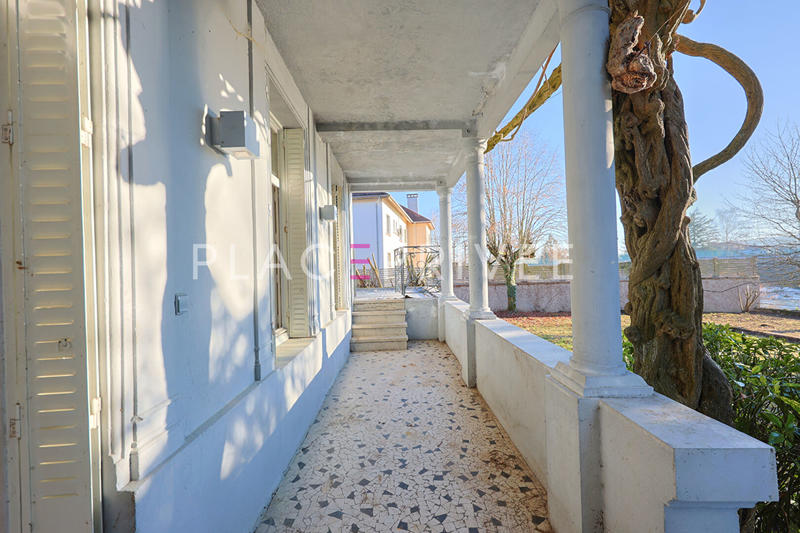 Demeure - 365 m² - 12 pièces