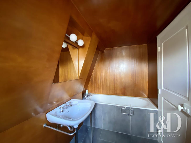 Maison - 340 m² - 10 pièces